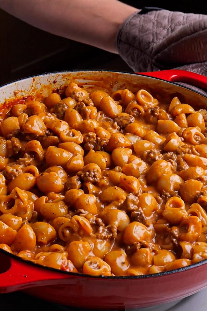 One Pot Creamy Tomato and Ground Beef Pasta